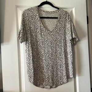 American Eagle V neck top